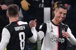 Cristiano Ronaldo, der her fejrer sammen med holdkammeraten Aaron Ramsey, bliver ved med at vise skarphed for Juventus, når det gælder. 
   Foto: Marco Bertorello/Ritzau Scanpix