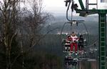 Hvis alt går vel, så åbner Vallåsen en enkelt piste i vinterferien, så danske gæster kan køre på det hvide i alt det brune Foto: Anders Birch/POLFOTO