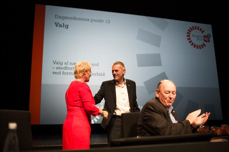 Her hilser FH-leder Lizette Risgaard på næstformand Arne Grev Foto: Katrine Marie Kragh/POLFOTO