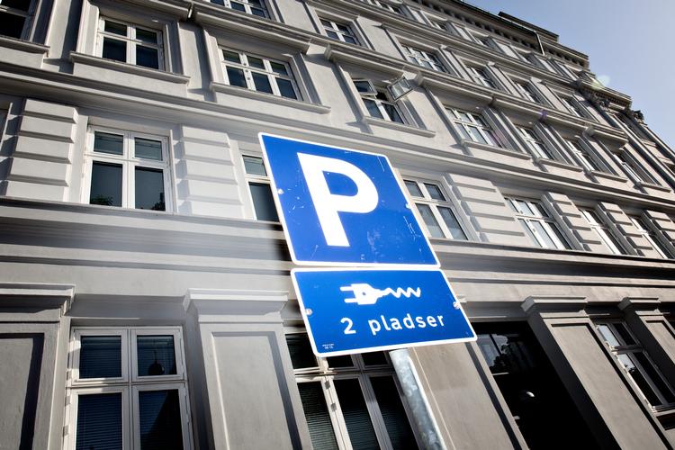 København har gjort det gratis for ejere af el- eller brintbiler at parkere i byen. Arkivfoto Joachim Adrian