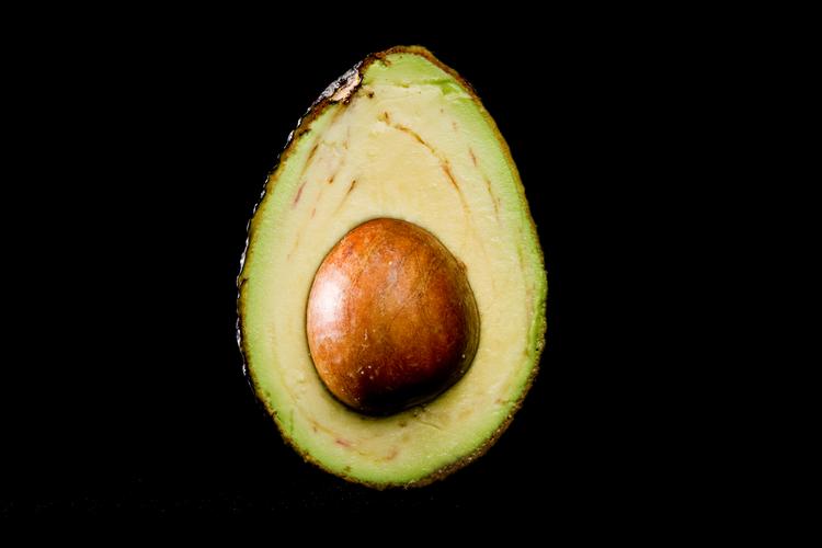 Denne grønne frugt er populær på frokost- og middagsbordet i Danmark, men vi har åbenbart et problem med at udtale dens navn.  Foto: Valdemar Jørgensen/POLFOTO