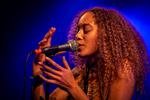 Josephin Bouvien og hendes band var klædt i karamelfarver og lignede en lækker sekt - og ifølge Lucia Odoom har Bouviens musik også potentiale til at blive en musikalsk religion.


   Foto: Jens Hartmann Schmidt/POLFOTO
