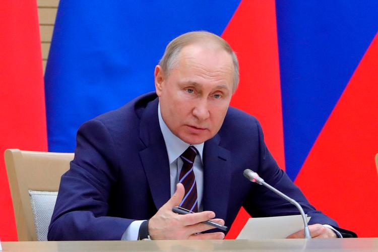 Ruslands præsident Putin nedsatte hurtigt efter sin tale til nationen en arbejdsgruppe, der skulle udforme hans foreslåede ændringer til den russiske forfatning. Her holder han sit første møde med gruppen.
   Foto: Mikhail Klimentyev/Ritzau Scanpix