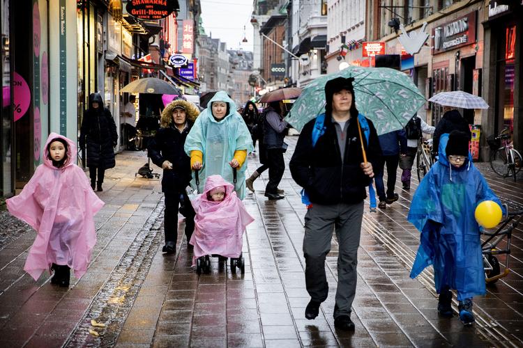 Det milde vejr fortsætter. Men der er udsigt til regn over hele landet hver dag frem til weekenden.  Foto: Finn Frandsen/POLFOTO