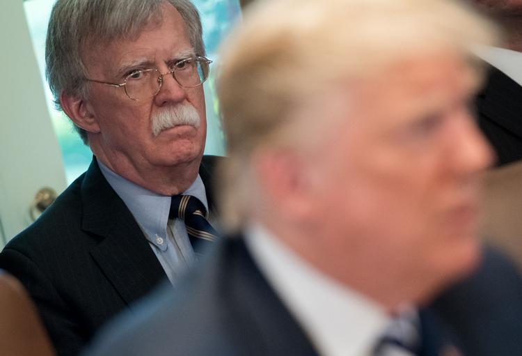 Et læk fra Trumps tidligere nationale sikkerhedsrådgiver, John Bolton, har øget presset for at indkalde nye vidner i rigsretssagen mod den amerikanske præsident. Foto: Saul Loeb/Ritzau Scanpix