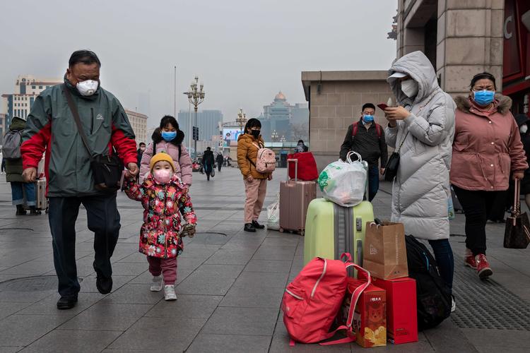 Folk bærer masker i Beijing.  Foto: Nicolas Asfouri/Ritzau Scanpix