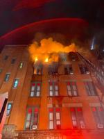 Lagerbygningen, der stod i brand torsdag, er placeret på Mulberry Street 70 og selve museet, MOCA,  på Centre Street i nærheden. Foto: FDNY