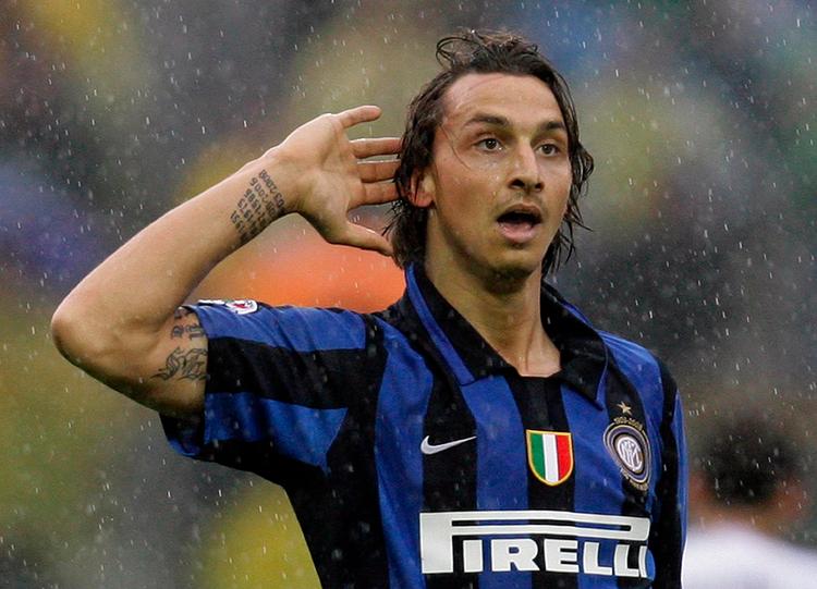 Svenske Zlatan Ibrahimovic, der nu er hos rivalerne fra AC Milan, er en af mange megastjerner, der gennem årene har optrådt i den blå- og sortstribede trøje.  Zlatan Ibrahimovic vandt tre mesterskaber med Inter på stribe i 2007, 2008 og 2009.  Foto: Alberto Pellaschiar/Ritzau Scanpix