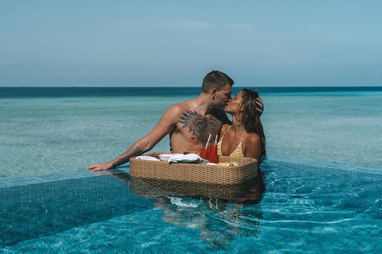 Serien 'Bendtner og Philine' får premiere på streamingtjenesten Dplay til foråret. Pressefoto Lars Klitgaard