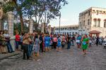 Arbejder forlader en bygning i Cubas hovedstad Havana, efter at et jordskælv af styrke 7,7 blev registreret i havet mellem Jamaica, Cuba og Caymanøerne Foto: Adalberto Roque/Ritzau Scanpix