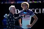 Efter at have kvalificeret sig til sin første grandslamsemifinale blev Alexander Zverev (th.) interviewet på banen af John McEnroe.
   Foto: Kim Hong-ji/Ritzau Scanpix