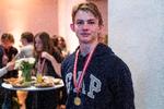 For tredje år i træk står William Lysholm Heegaard med en medalje om halsen efter at have vundet Mediekonkurrencen. I år har han skrevet om vigtigheden af organdonation. Foto: Gregers Tycho