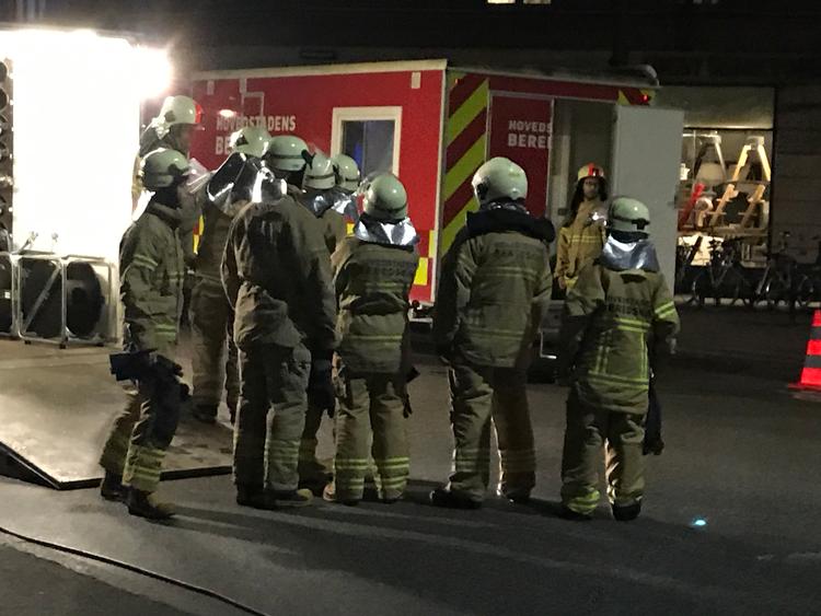 Ilden er under kontrol og brandvæsenet er nu i gang med efterslukning.  Foto: Gry Høirup
