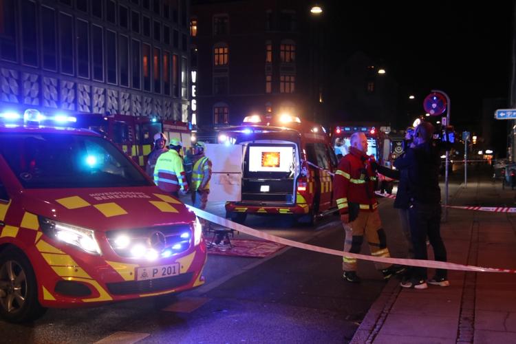 
    Brand på spillestedet Vega i København, onsdag den 29. januar 2020.Der er onsdag aften udbrudt brand på spillestedet Vega - i salen Lille Vega - på Vesterbro i København. Det oplyser Københavns Politi på Twitter. Der er ingen meldinger om tilskadekomne. Spillestedet har adresse på Enghavevej. På grund af branden har politiet afspærret Enghavevej mellem Istedgade og Matthæusgade, så brandvæsnet kan arbejde på stedet. (Foto: presse-fotos.dk/Scanpix 2020)
   Foto: Presse-fotos.dk/Ritzau Scanpix