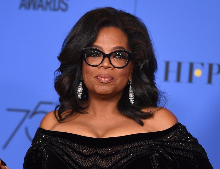 Oprah Winfreys gennemslagskraft er enorm i USA, og hendes boganbefalinger er ensbetydende med betydeligt mersalg for de anbefalede forfattere. Men tv-værtens anbefaling af 'American Dirt' er ikke faldet i god jord.     Foto: Jordan Strauss/Ritzau Scanpix