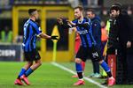 Sådan så det ud, da Christian Eriksen (til højre) fra Tottenham og Middelfart fik sin hurtige debut i Inter i pokalkampen mod Fiorentina. Eriksen kommer på banen i stedet for Alexis Sanchez. Foto: Miguel Medina/Ritzau Scanpix
