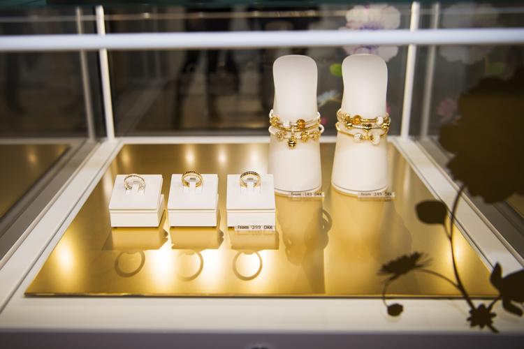 Smykkefirmaet Pandora har 237 butikker i Kina og lukker 53 af dem. Kina er et af det danske firmas vigtigste markeder.  Foto: Gregers Tycho/POLFOTO