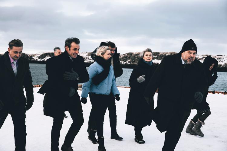 'Tynd is'  har svenske, russiske, britiske og grønlandske skuespillere på rollelisten, og Nicolas Bro spiller dansk udenrigsminister. Foto: C More