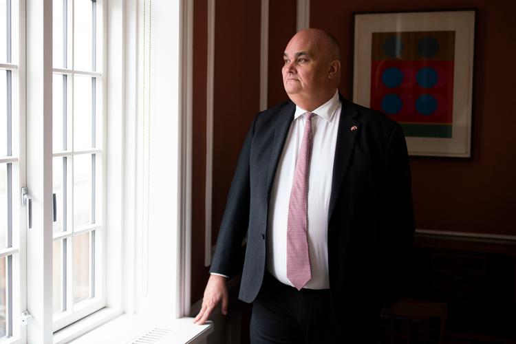 Den britiske ambassadør i Danmark, Dominic Schroeder ser hellere frem end tilbage. Tre et halvt års Brexit-forhandlinger er slut, og nu skal Storbritannien ud i verden på egen hånd. Men Danmark skal ikke føle sig efterladt, understreger han. Foto: Andreas Merrald/POLFOTO