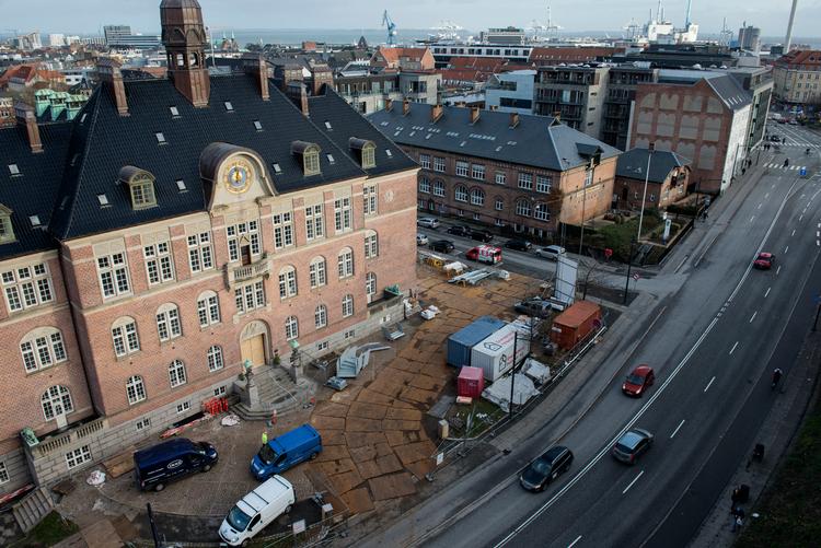 Luftfoto fra midtbyen i Aarhus. På Viby Gymnasium er der i øjeblikket omkring 50 procent elever med anden etnisk baggrund end dansk på deres 1.g.-årgang. Og det er for meget. Men fra næste år skal eleverne fordeles ud på alle de aarhusianske gymnasier. En beslutning, der får rektoren på Viby Gymnasium til at juble, og andre rektorer i Aarhus til at klage.  Foto: Casper Holmenlund Christensen/Ritzau Scanpix