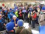 Ukuelige. Dagen efter at Storbritannien forlod EU, samledes en gruppe EU-tilhængere i Exeter. De kæmpere videre, nu lyder målet at få Storbritannien tilbage i EU. Foto: Nilas Heinskou