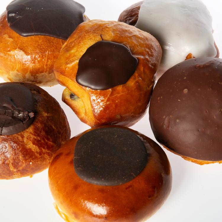 Fastelavnsboller skal være brune ovenpå. Det er dommere og producenter enige om, med en enkelt undtagelse. 

   Foto: Mikkel Hørlyck/POLFOTO