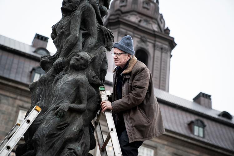 Kunstneren Jens Galschiøt satte sin 8-meter høje 'Skamstøtte' op foran Folketinget på Christiansborg Slotsplads 23. januar. Foto: Liselotte Sabroe/Ritzau Scanpix