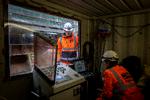 Metroansatte fulgte ibrugtagningen nøje. Foto: Mads Nissen/POLFOTO