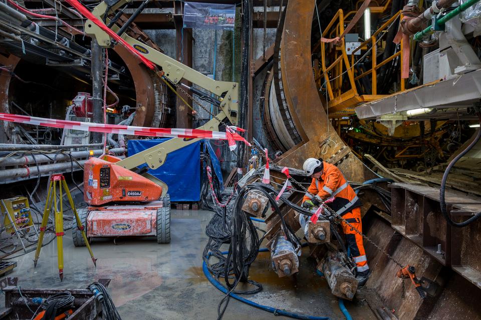 Det er tungt materiel, der er sat på opgaven.   Foto: Mads Nissen/POLFOTO
