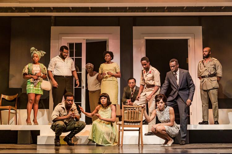 Tjekhovs kammerspil smelter sammen med den nigerianske borgerkrig i 1967. Alligevel er det en af de mere komisk orienterede udlægninger af 'Tre søstre', der også oser af stemning og britisk kolonialisme. Foto: Richard Davenport/Richard Davenport/The Other Richard