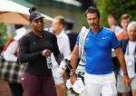 Serena Williams med sin træner siden 2012, franske Patrick Mouratoglou, under sidste års Wimbledon, hvor Williams i finalen blev fejet af banen efter en perfekt kamp af rumænske Simona Halep.
   Foto: Tony O'brien/Ritzau Scanpix