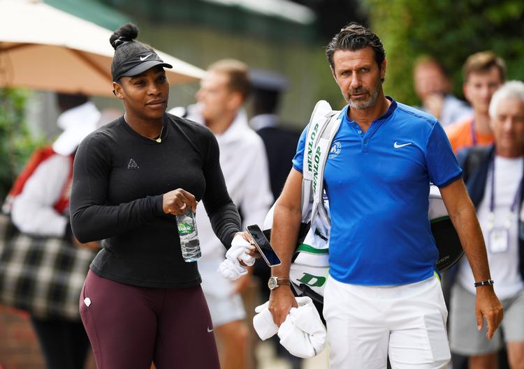 Serena Williams med sin træner siden 2012, franske Patrick Mouratoglou, under sidste års Wimbledon, hvor Williams i finalen blev fejet af banen efter en perfekt kamp af rumænske Simona Halep.
   Foto: Tony O'brien/Ritzau Scanpix