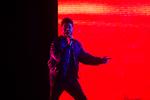 Den canadiske popstjerne The Weeknd har en af tidens største hits på Spotify med 'Blinding Lights'. Her ses han på Roskilde Festival i 2017. Foto: Tobias Nicolai/POLFOTO