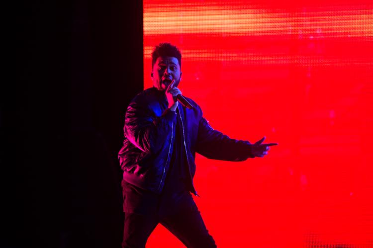 Den canadiske popstjerne The Weeknd har en af tidens største hits på Spotify med 'Blinding Lights'. Her ses han på Roskilde Festival i 2017. Foto: Tobias Nicolai/POLFOTO