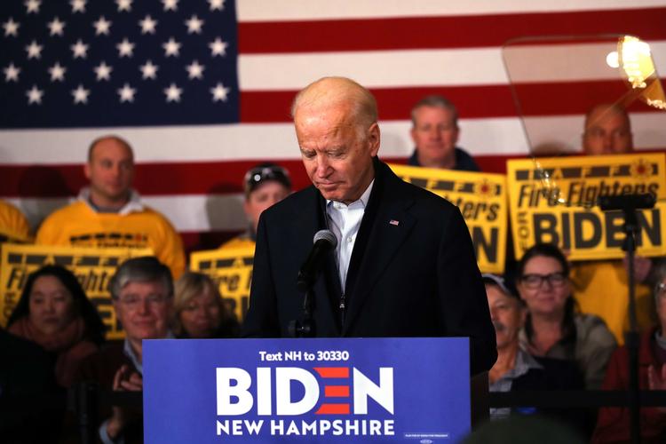    Den 77-årige Biden, som onsdag førte valgkamp i New Hampshire, fastslår, at han ikke er på vej ud. Foto: Spencer Platt/Ritzau Scanpix