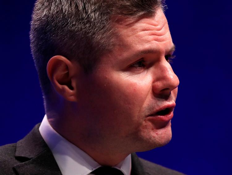 Skotlands finansminister kommer ikke som ellers ventet til at præsentere landets finanslov i dag, som det ellers var planen, at han skulle. Han går af efter en sag om en teenagedreng, som han skulle have sendt hundredevis af beskeder til.  Foto: Russell Cheyne/Ritzau Scanpix