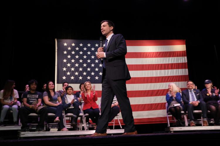 38-årige Pete Buttigieg fik 26,2 procent af stemmerne i Iowa og ser dermed ud til at vinde snævert. Der kan dog fortsat afkræves en omtælling inden 19.00 fredag dansk tid. Foto: Spencer Platt/Ritzau Scanpix