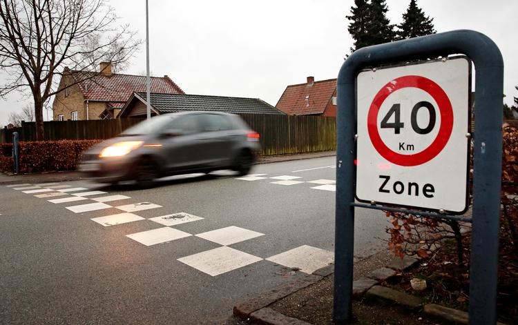  Regeringens indgreb mod vanvidsbilister rummer også et ønske om, at kommuner og politi samarbejder tættere om fartdæmpende foranstaltninger. Foto: Jens Dresling/POLFOTO