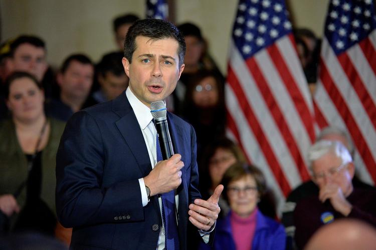 I den sidste debat før demokraternes næste vigtige primærvalg, blev personangreb mere blodige end nogensinde før.  Pete Buttigieg stod især på mål for angrebene.  Foto: Joseph Prezioso/Ritzau Scanpix