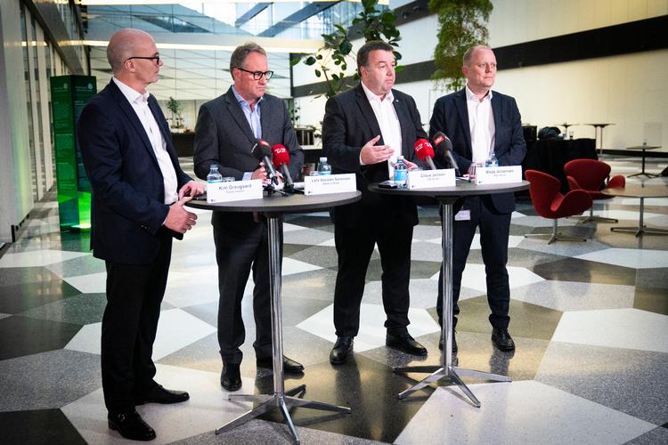 De afsluttende forhandlinger om industriens overenskomst strakte sig over knap 24 timer. Søndag blev aftalen præsenteret i Industriens Hus. Foto: Andreas Merrald Foto: Andreas Merrald/POLFOTO