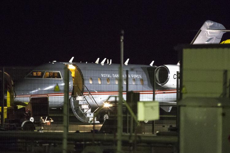 Endnu syv danskere er blevet blevet evakueret fra Kina grundet coronavirus. De landede i nat i Aalborg Lufthavn. Billedet er fra Roskilde Lufthavn fredag den 31. januar, hvor et fly også ankom med danskere hentet hjem fra Kina.  Foto: Mads Claus Rasmussen/Ritzau Scanpix