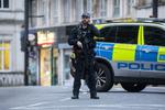 Betjent nær gerningsstedet i Streatham efter det seneste terrorangreb i den hårdt prøvede britiske hovedstad. Foto: Simon Dawson/Ritzau Scanpix