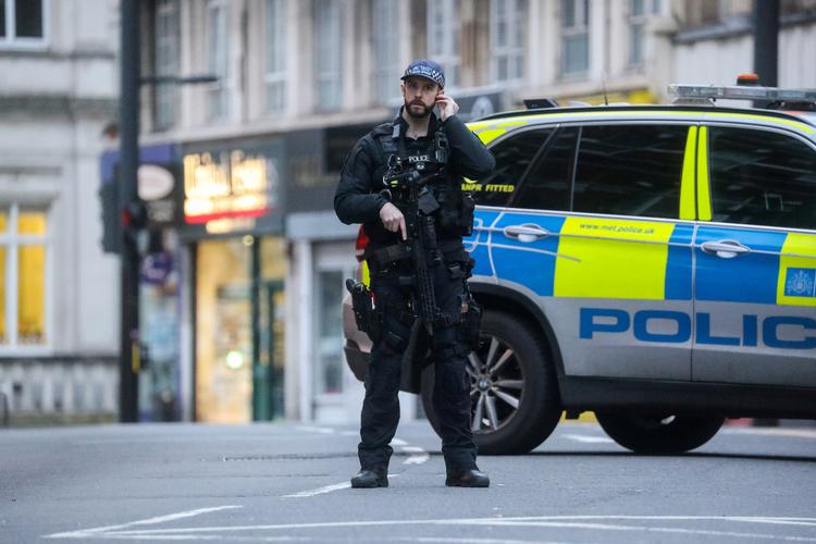 Betjent nær gerningsstedet i Streatham efter det seneste terrorangreb i den hårdt prøvede britiske hovedstad. Foto: Simon Dawson/Ritzau Scanpix