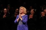 Mirella Freni modtager bifaldet fra publikum på the Metropolitan Opera ved fejringen af 50-året for hendes operadebut i 2005. Foto: Ken Howard / AP Photo/Ritzau Scanpix