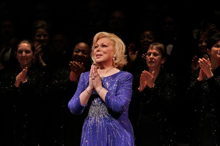 Mirella Freni modtager bifaldet fra publikum på the Metropolitan Opera ved fejringen af 50-året for hendes operadebut i 2005. Foto: Ken Howard / AP Photo/Ritzau Scanpix