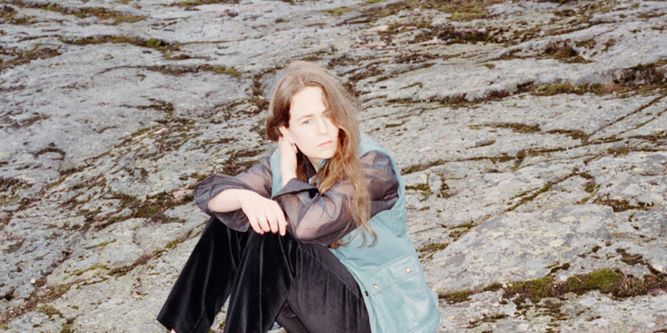 Den svenske sangerinde Alice Boman synger hjertesorgerne frem på albummet 'Dream On'. Lørdag spiller hun i København. Foto: Pr-foto