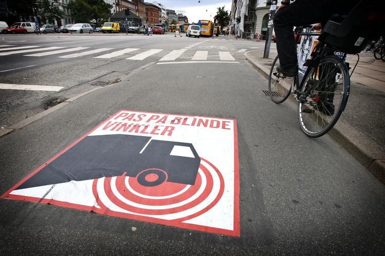 En stor del af ulykkerne i København sker, når bilister kører ind i cyklister under svingning. Et af de værste kryds i byen målt på kvæstede og dræbte er Ågade-Jagtvej-krydset.  Foto: Jens Dresling/POLFOTO