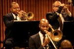 Wynton Marsalis (øverst til venstre) og medlemmer af hans Jazz at Lincoln Center Orchestra fotograferet i DR Koncerthuset. Foto: Mikkel Hørlyck/POLFOTO