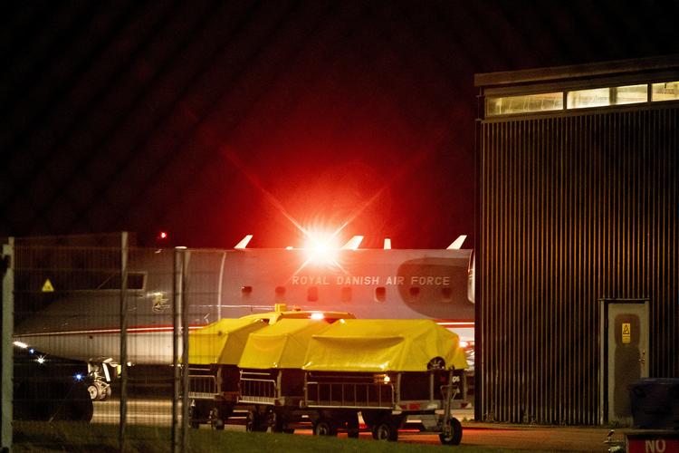 Der er ingen tegn på coronavirus hos de 7 personer, som ankom til Danmark fra Kina mandag. Billedet her er fra en tidligere evakuering, 3. februar, hvor ti danskere ankom til Roskilde Lufthavn.  Foto: Claus Bech/Ritzau Scanpix