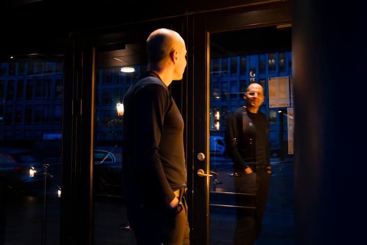     Chris McDonald er bekymret for, om vi snart ser en generation, der får kortere levetid end deres forældre, fordi den ikke trives i det moderne liv. Foto: Andreas Merrald/POLFOTO